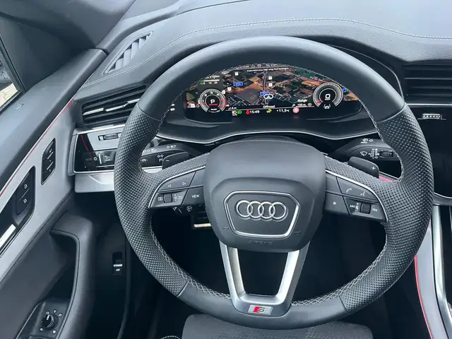 Audi Q8 view 11