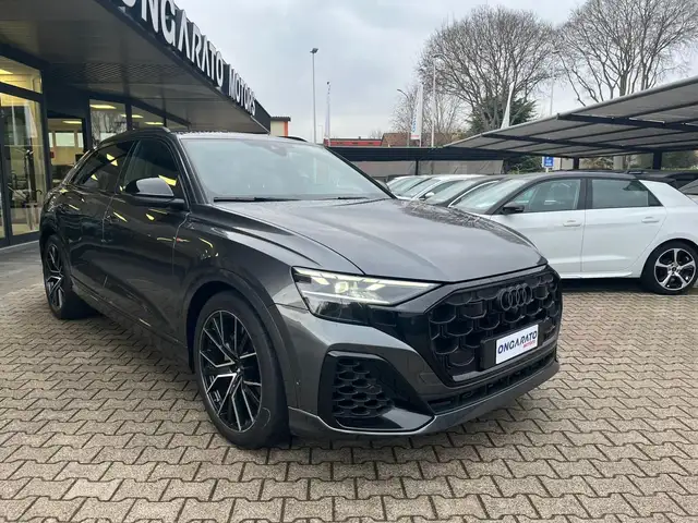 Audi Q8 view 3