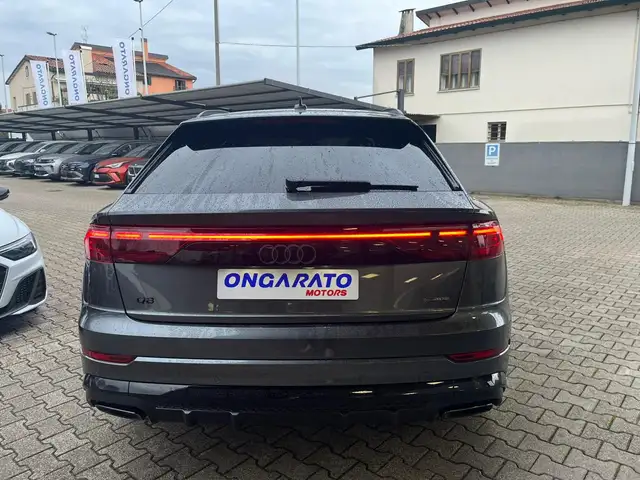 Audi Q8 view 6