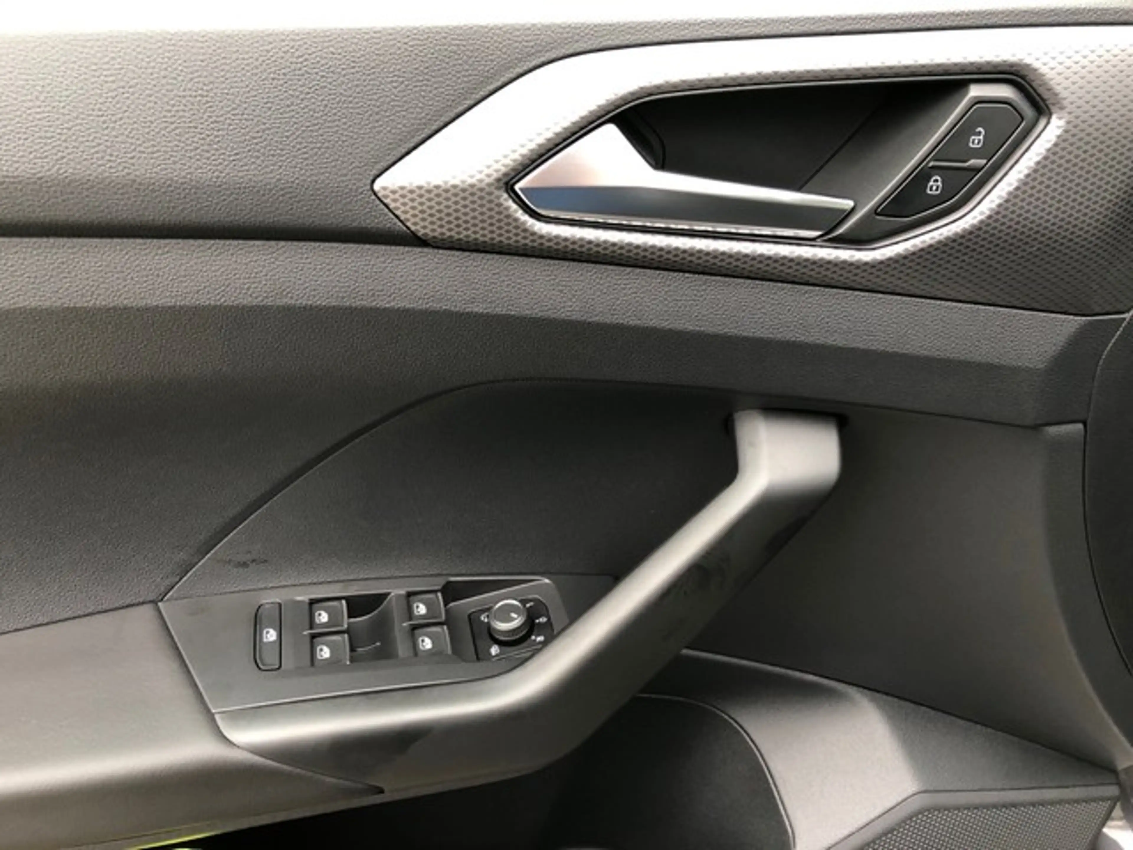 Volkswagen T-Cross Active 1.0TSI DSG Active+R-LINE+LED+NAVI — photo 10