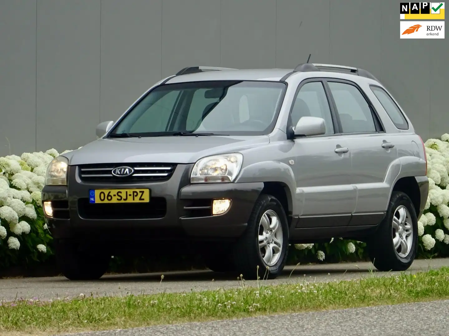 Kia Sportage 2.0 CVVT Executive Sport // Clima NL Trekhaak Grijs - 1