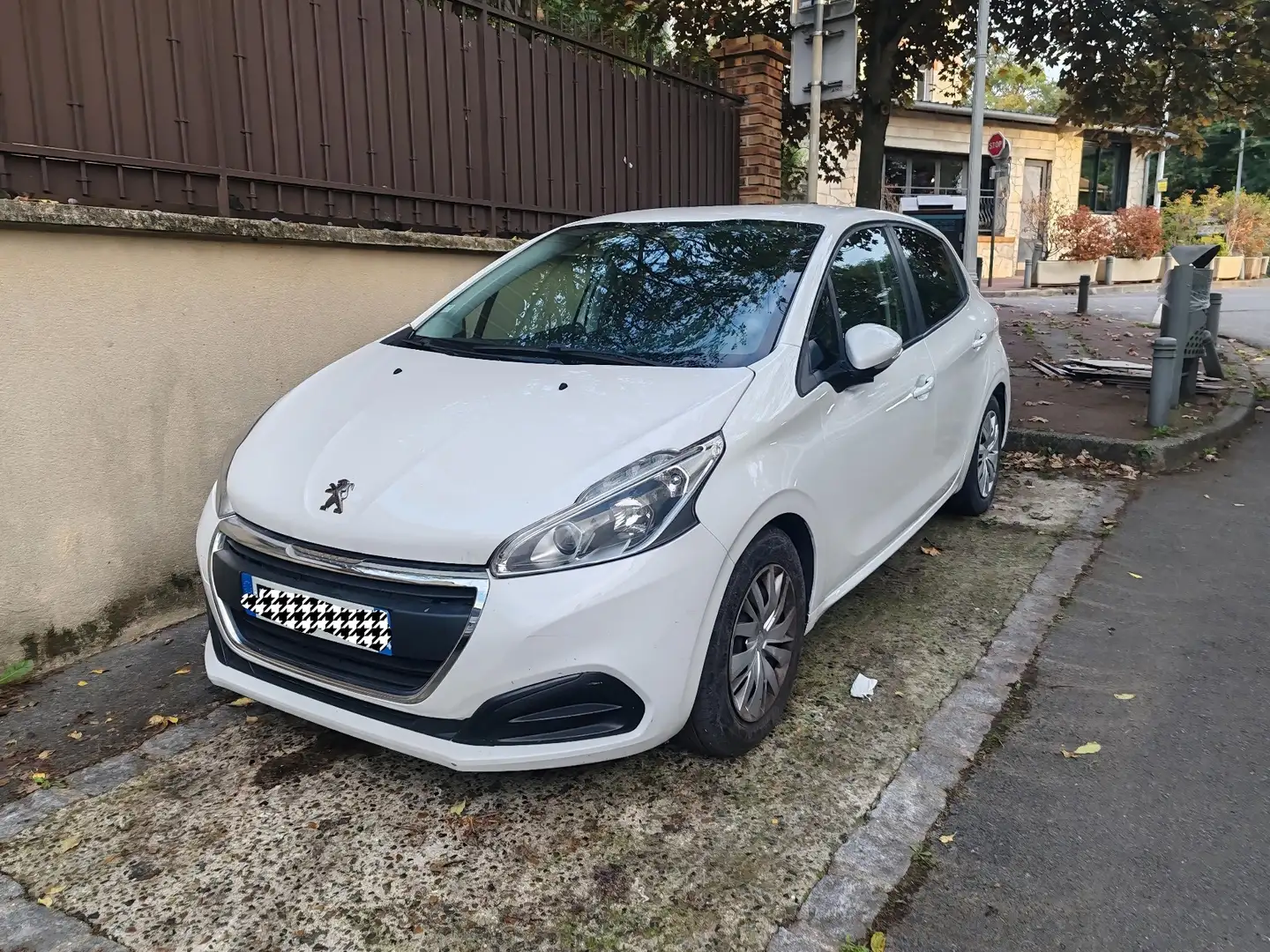 Peugeot 208 1.6 BLUEHDI 75 S&S BVM5 ACTIVE BUSINESS R' - 1