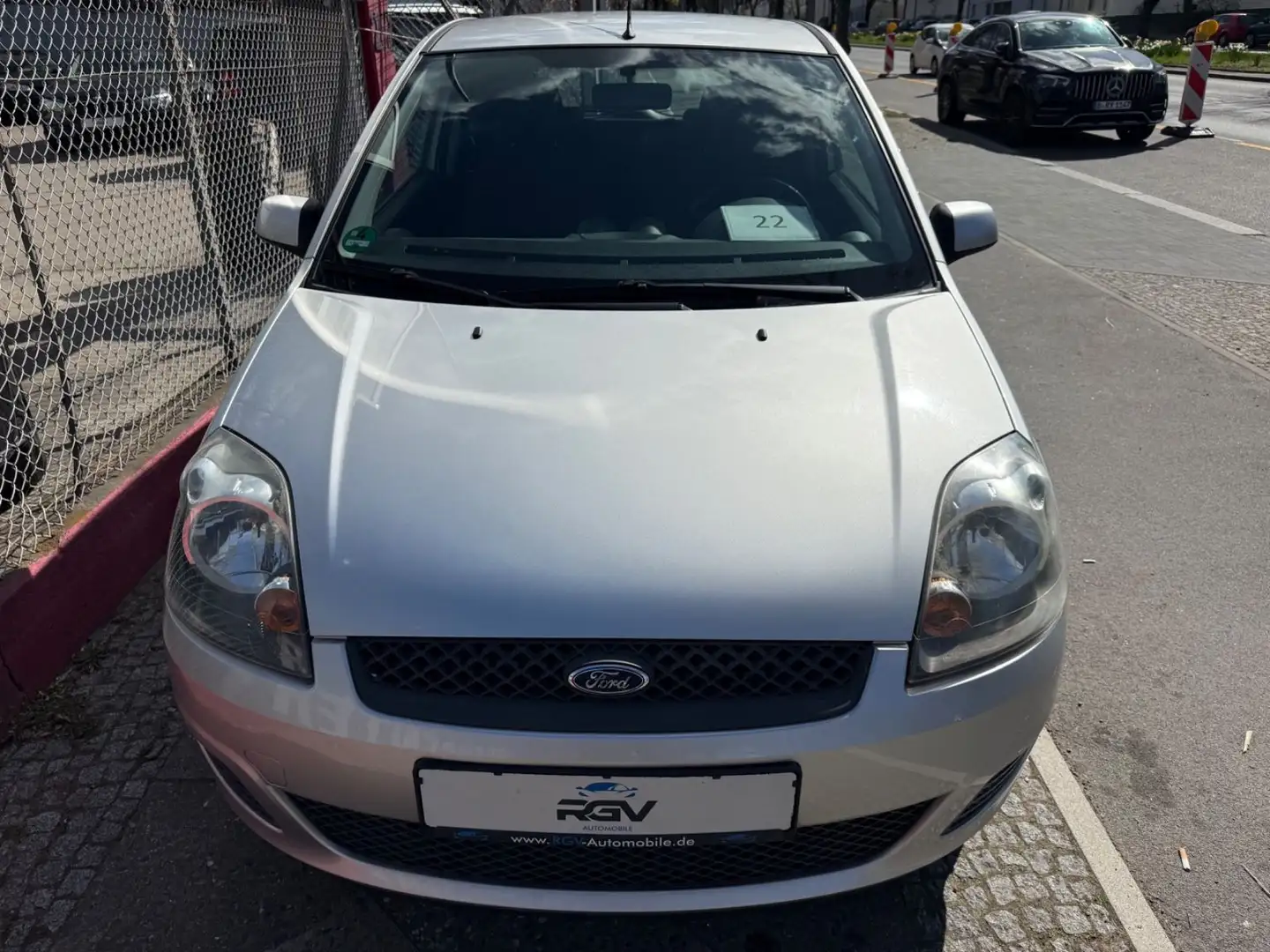 Ford Fiesta Basis *TOP *TÜV NEU***5.990KM Срібний - 2