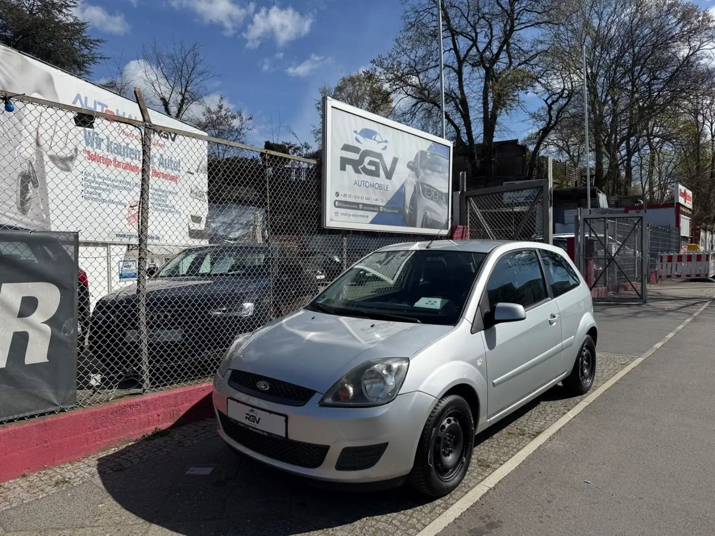 Ford Fiesta Basis *TOP *TÜV NEU***5.990KM Срібний - 1