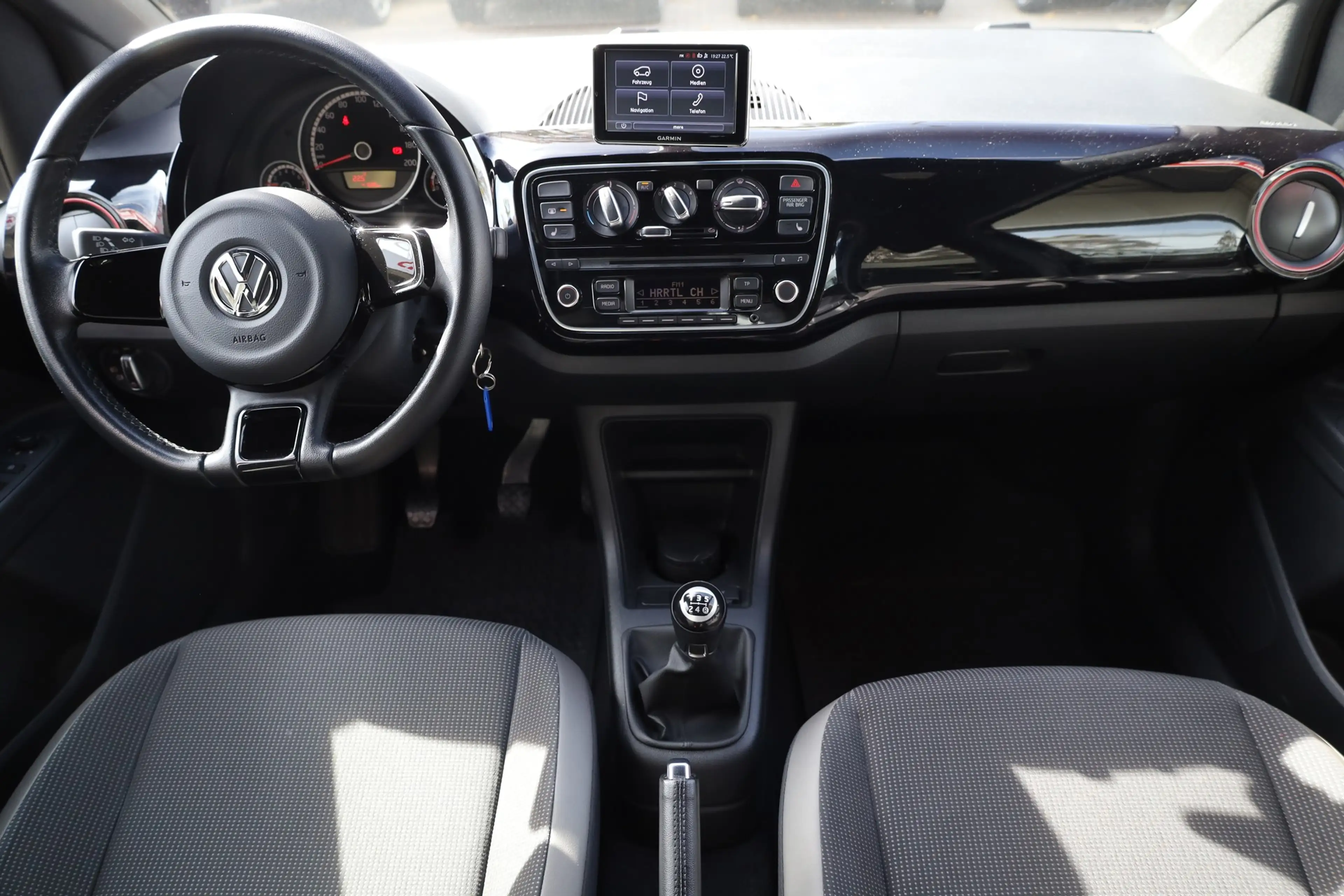 Volkswagen up! 1.0 TSI move Navi Sitzheizung Bluetooth AU — photo 10