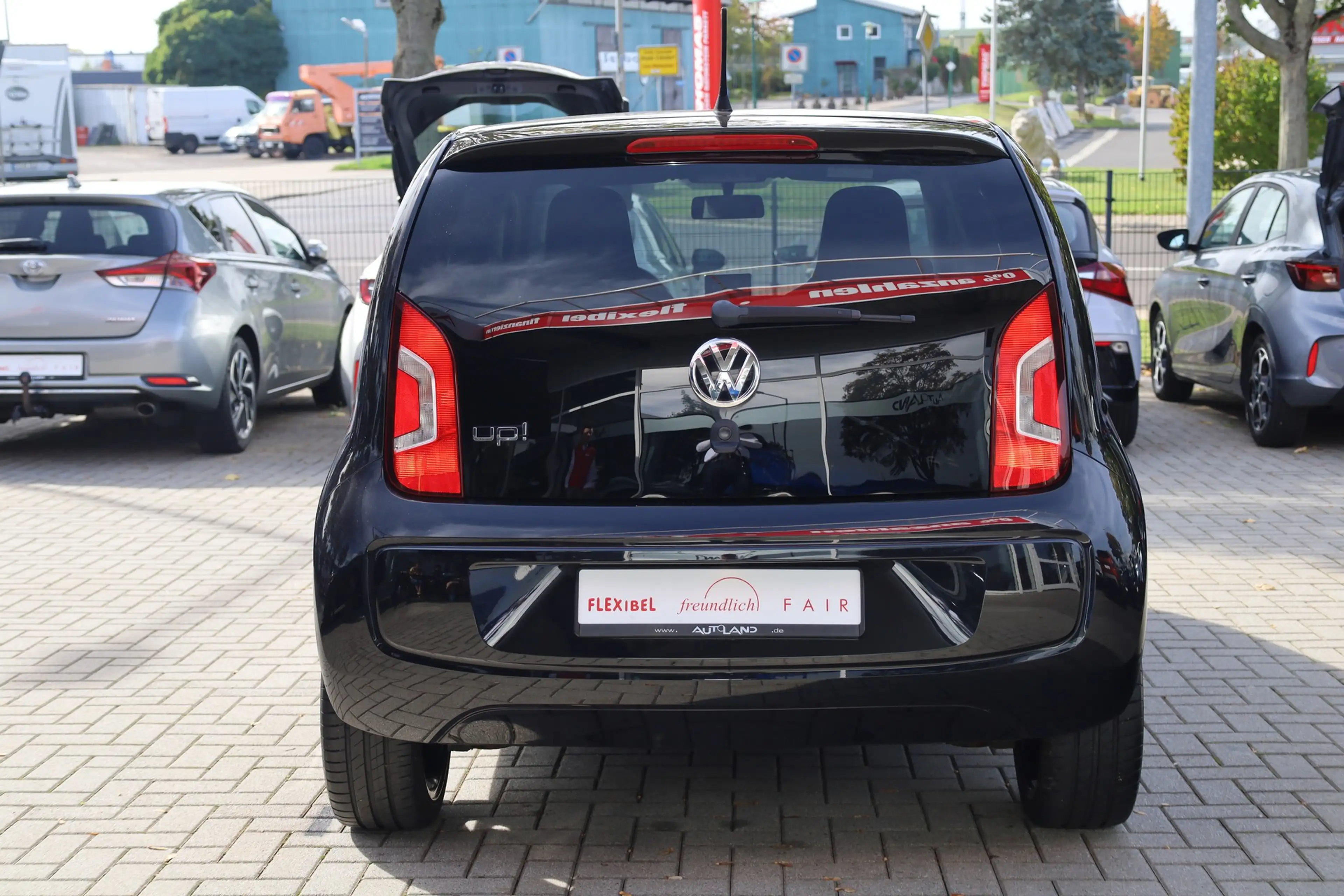 Volkswagen up! 1.0 TSI move Navi Sitzheizung Bluetooth AU — photo 5