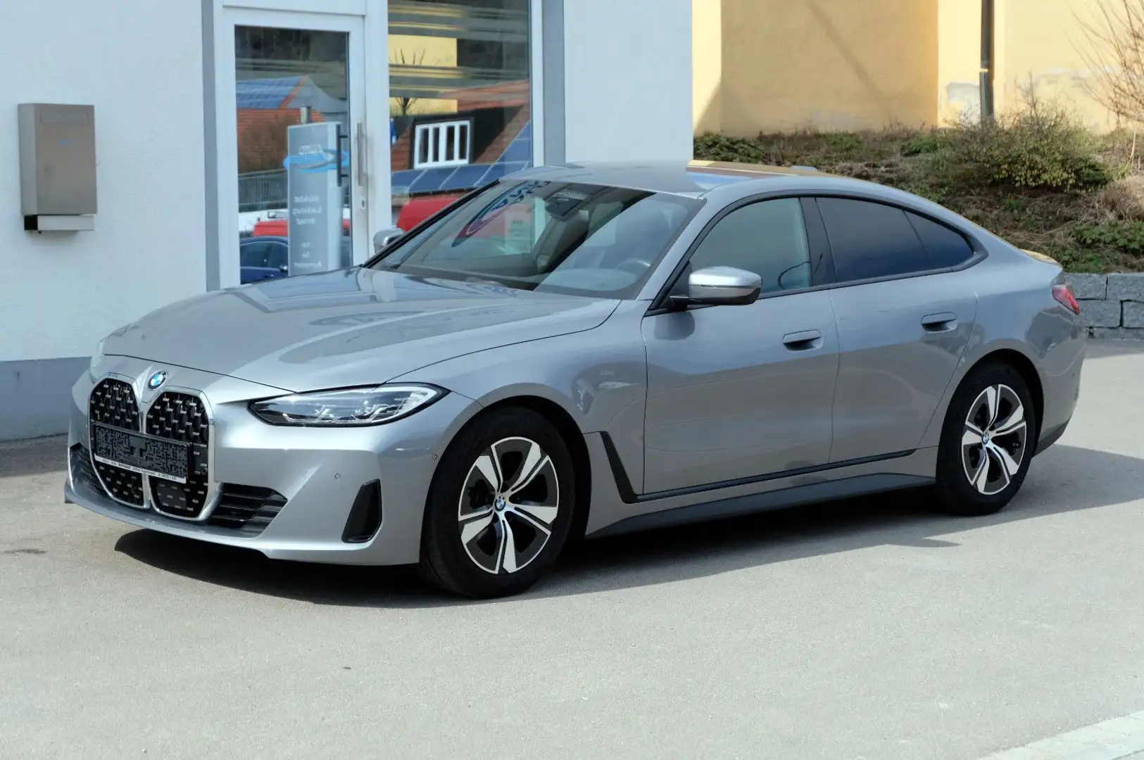 BMW 420 420d xDrive Gran Coupé BusinessP DrivAssP Grau - 1