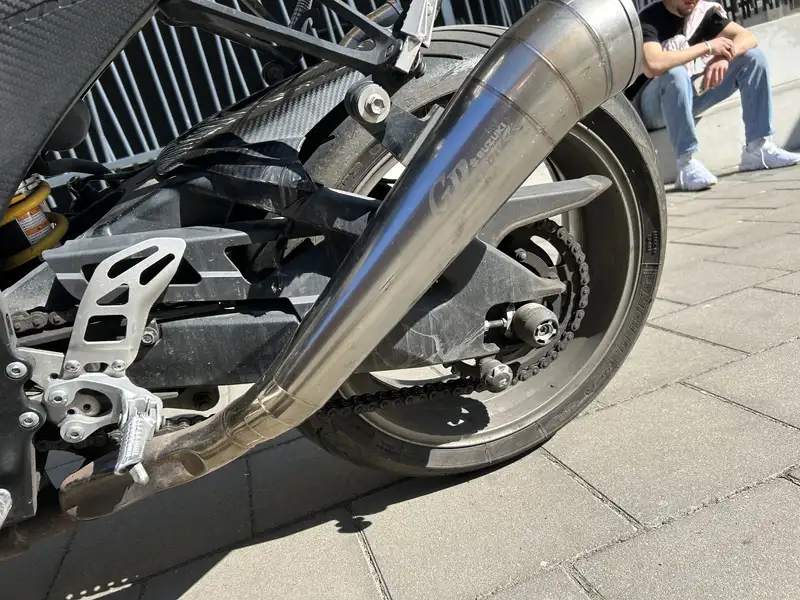 Suzuki GSX-R 1000 - foto 2