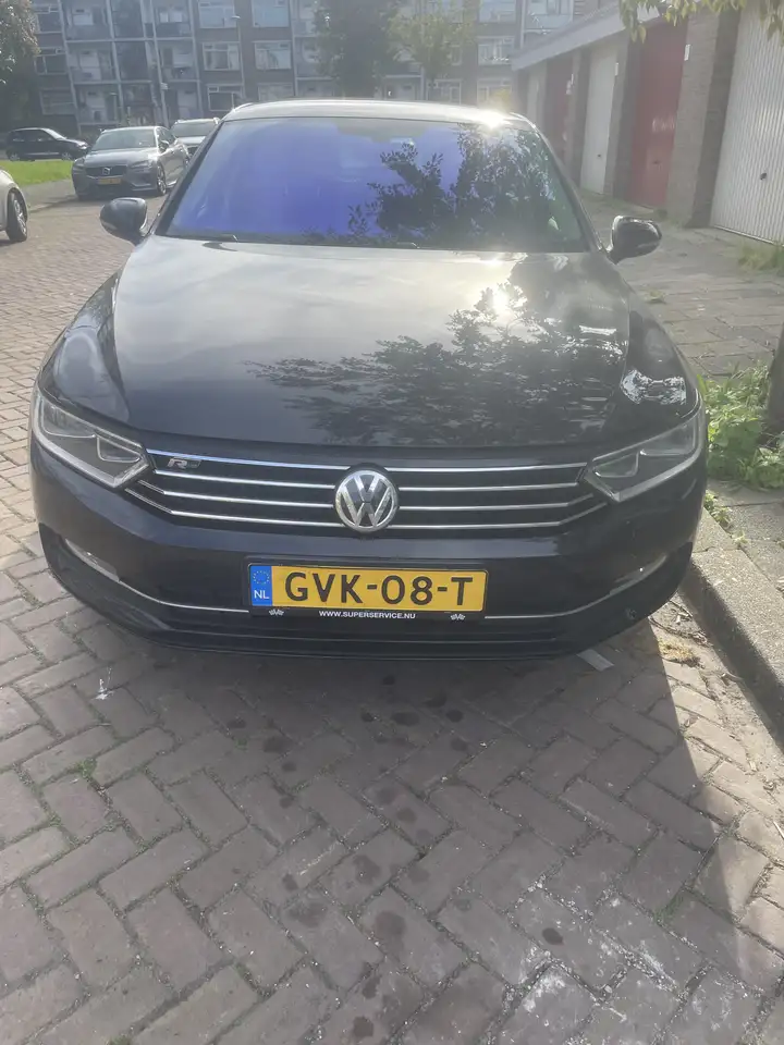 Volkswagen Passat GT — photo 1 of 13
