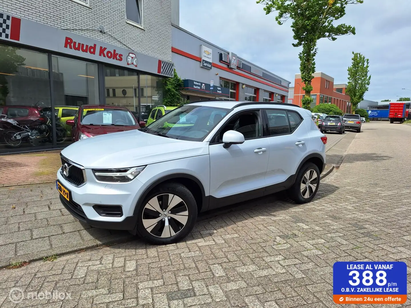 Volvo XC40 1.5 T2 MOMENTUM Grijs - 1