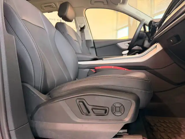 Audi Q7 view 13