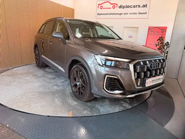 Audi Q7 main image