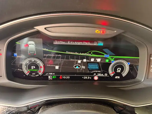 Audi Q7 view 15
