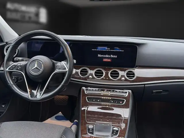 Mercedes-Benz E-Class view 14