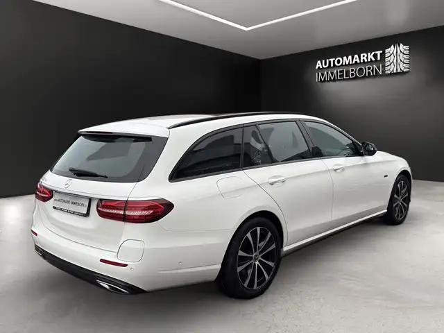 Mercedes-Benz E-Class view 5