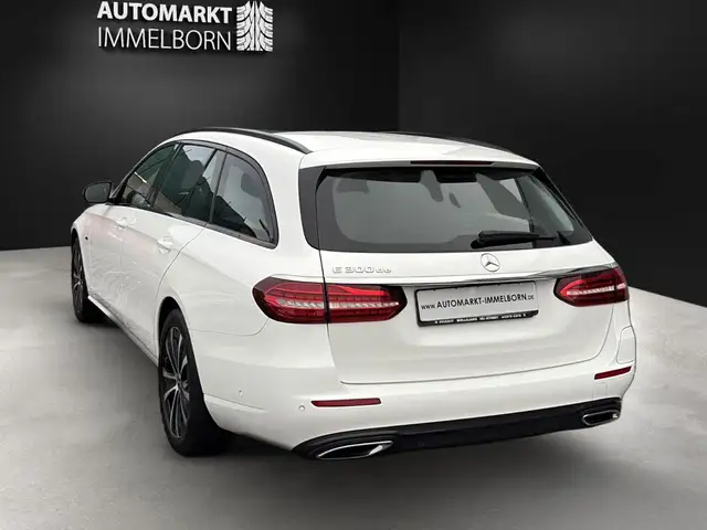 Mercedes-Benz E-Class view 3