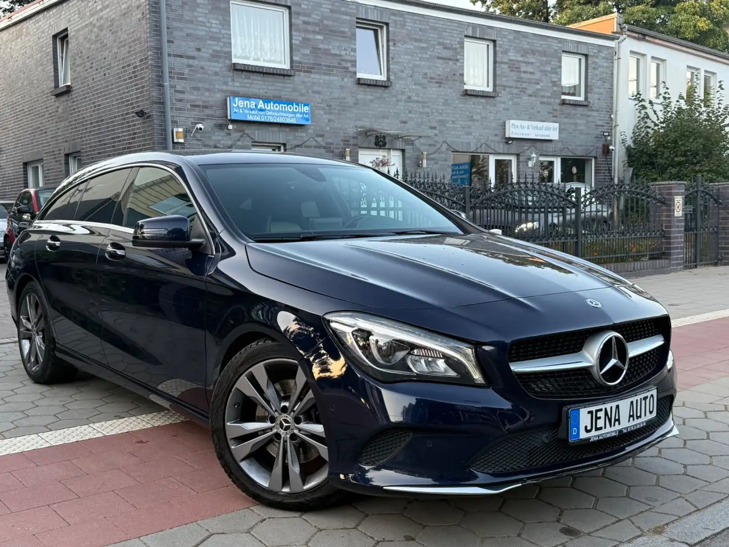 Mercedes-Benz CLA 250 Shooting Brake 2.Hand Voll R.Kamera Bleu - 1