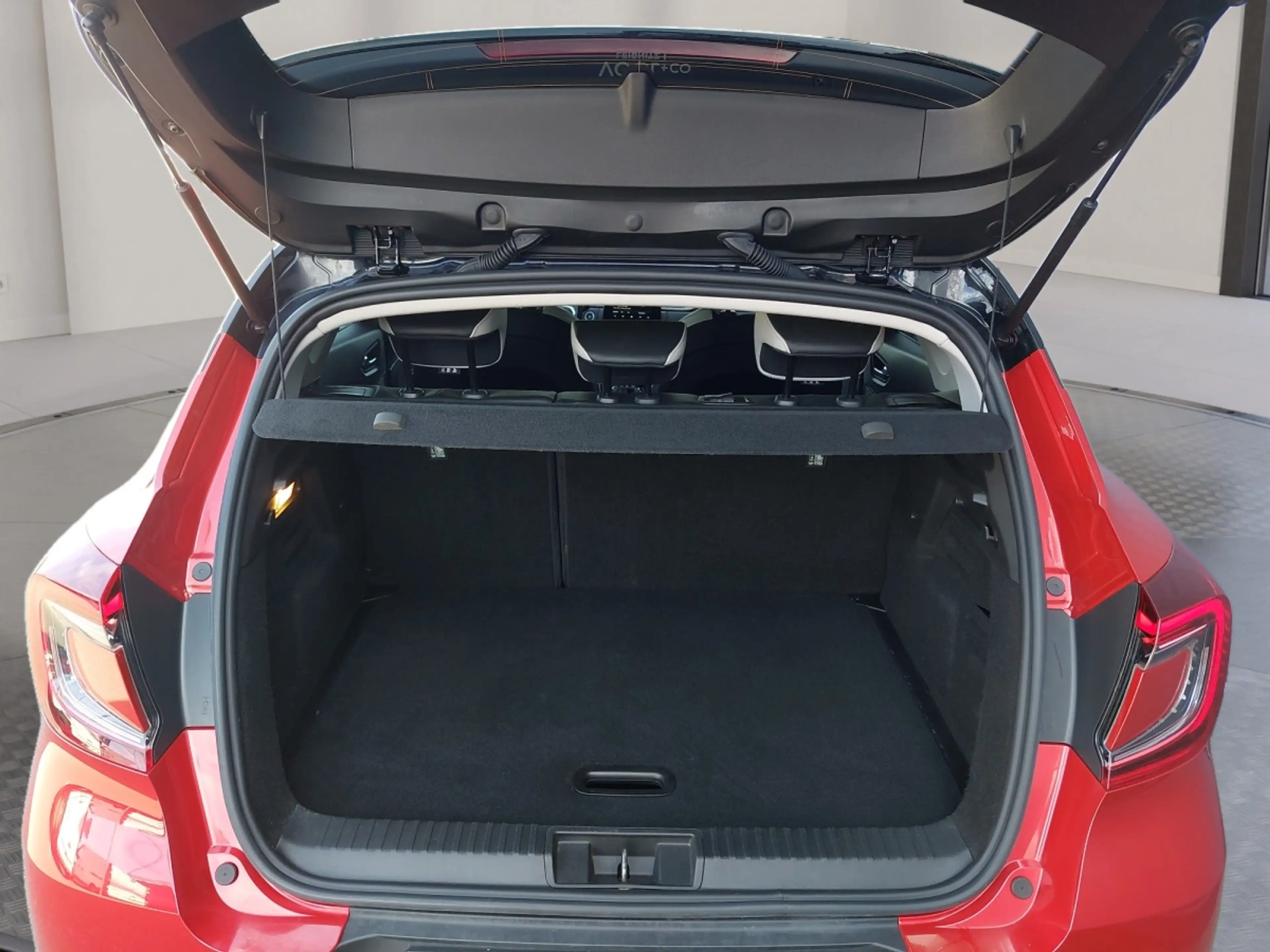 Renault Captur Techno Fast Track E-Tech Full Hybrid 145 — photo 12