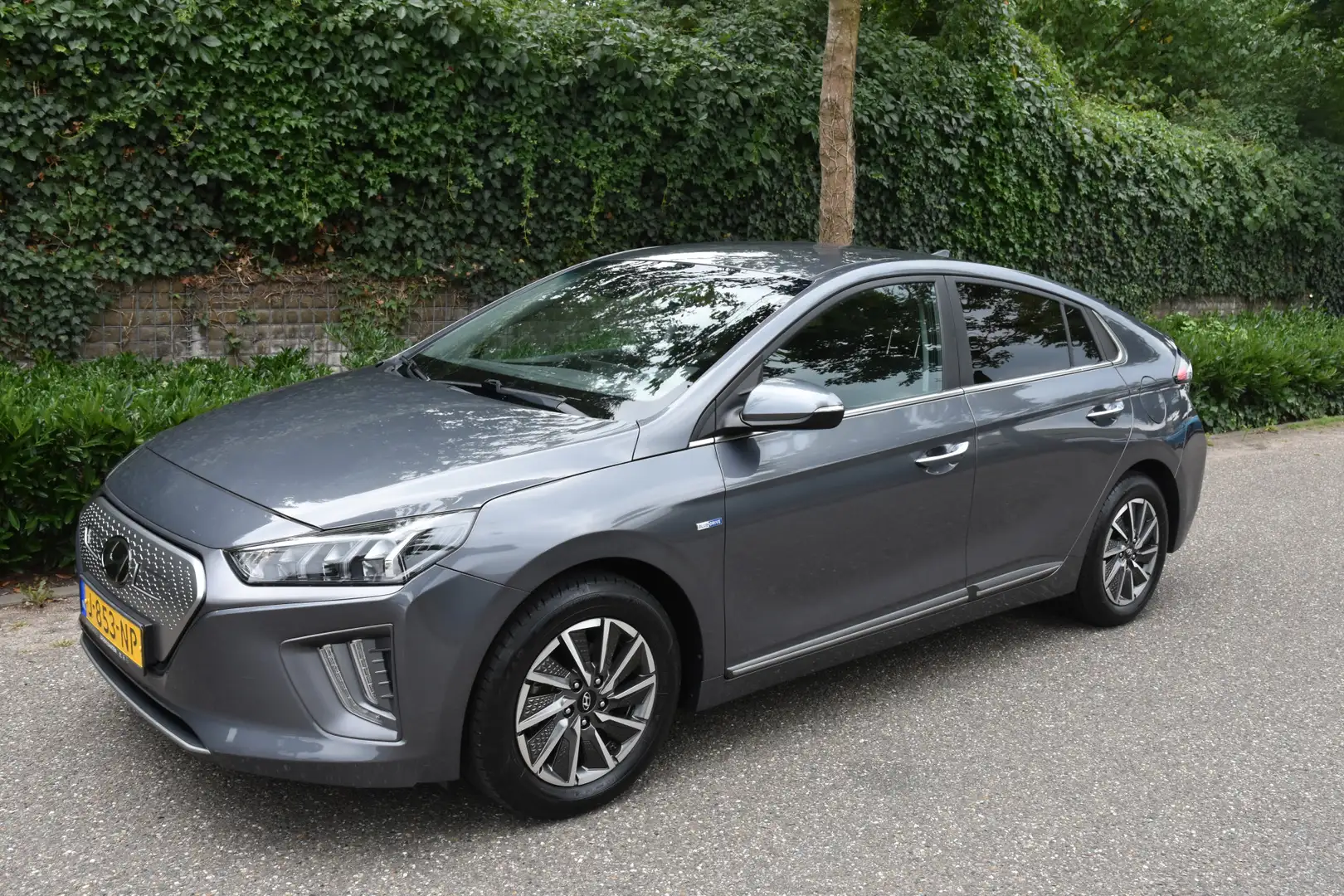 Hyundai IONIQ Comfort EV 38 kWh | STOELVERW | CARPLAY Grijs - 2