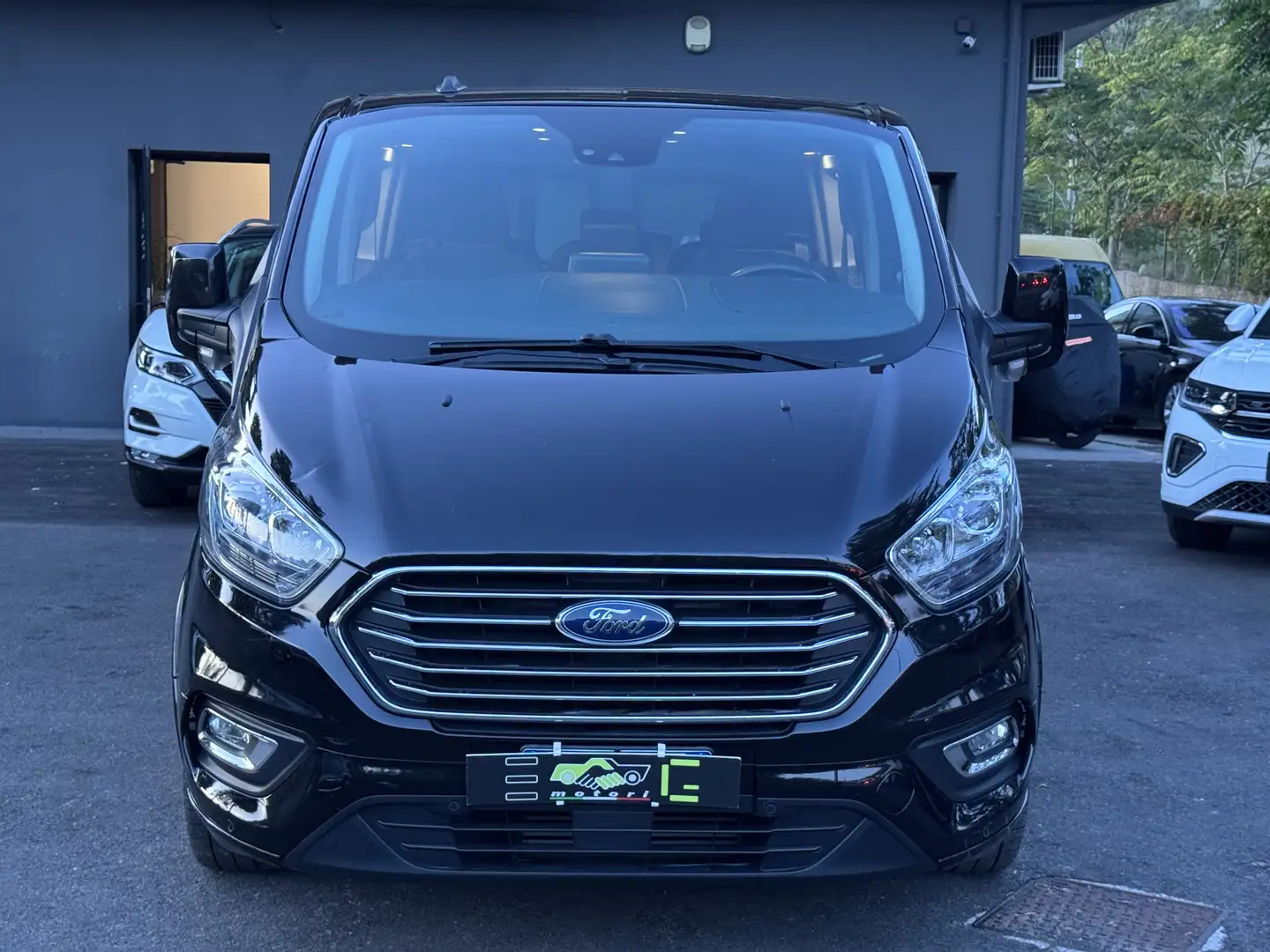 Ford Tourneo Custom 320 2.0 EcoBlu 185cv Auto Titanium X8 Posti Schwarz - 2