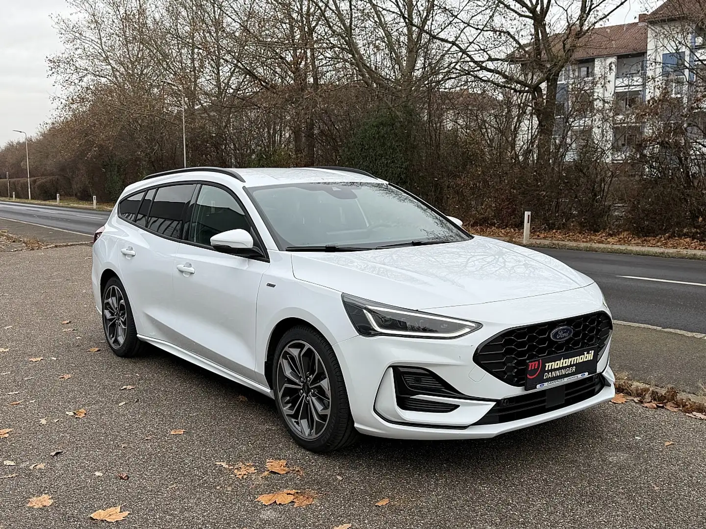 Ford Focus Traveller 1,0 EcoBoost Hybrid ST-Line X Weiß - 2