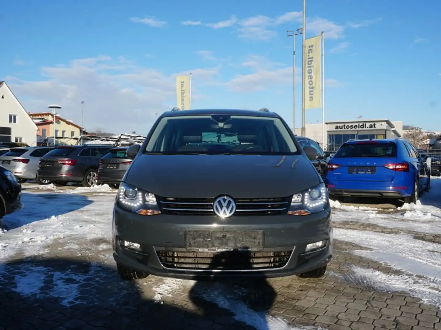 Volkswagen Sharan Business+ SCR 2,0 TDI DSG 4Motion *ALLRAD* Grau - 2