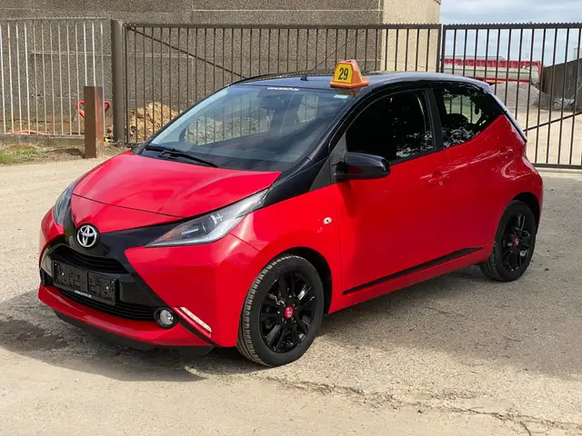 Toyota Aygo Aygo 1.0i VVT-i x-play and pack x-cite automatique