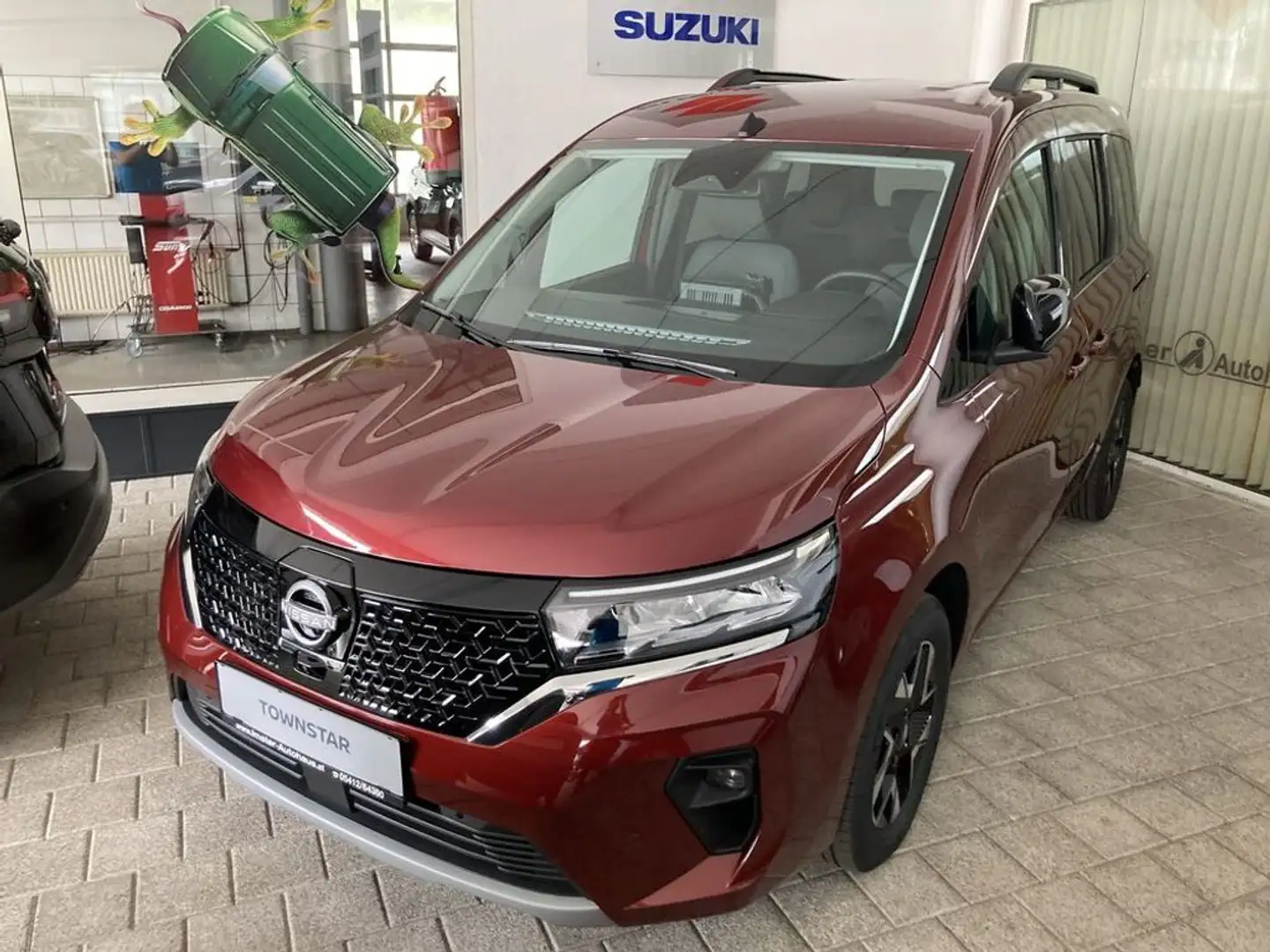 Nissan Townstar EV Tekna L1 45kWh 5-Sitze Rot - 1