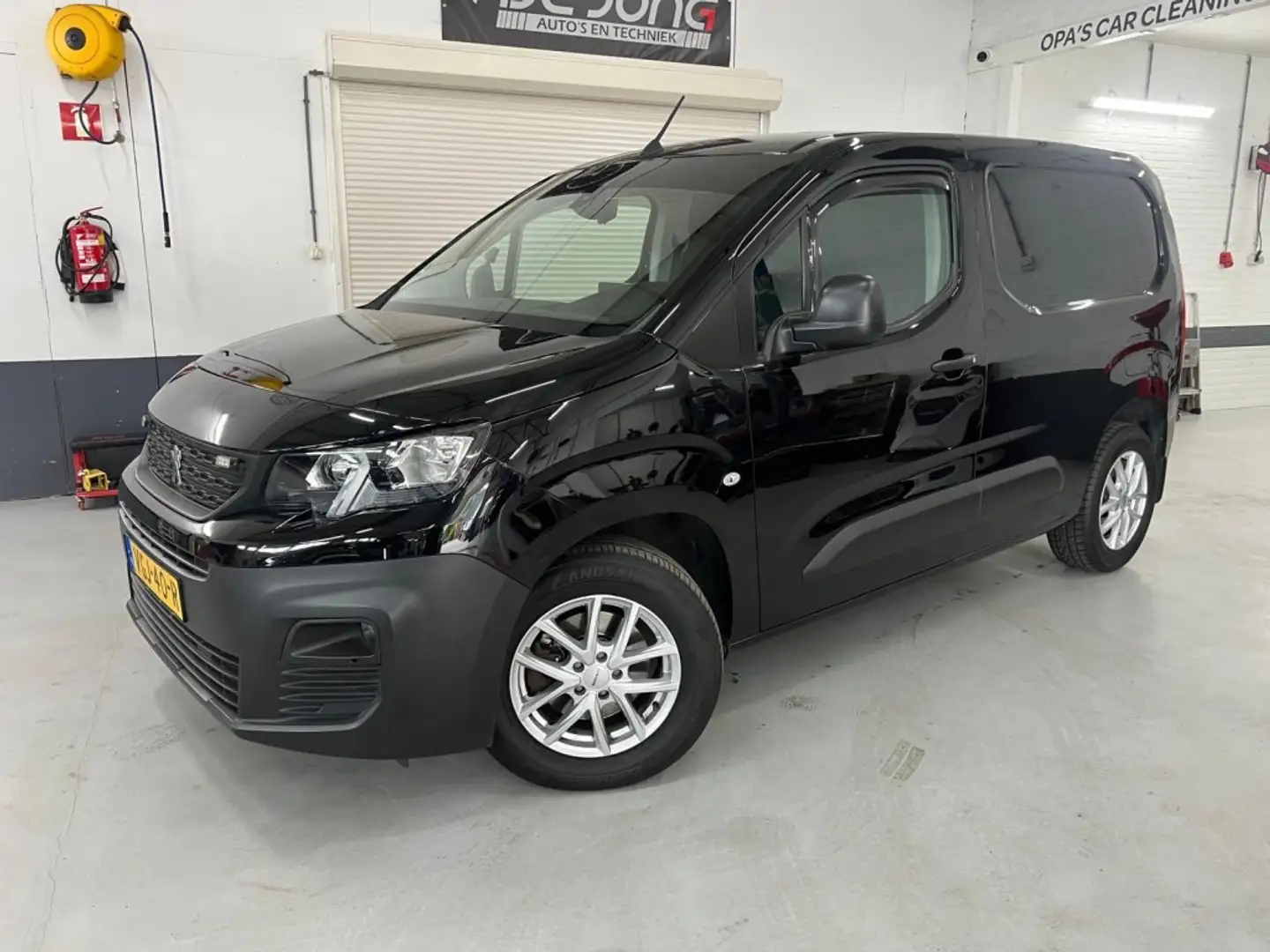 Peugeot Partner 1.5 BLUEHDI GRIP, Stoelverwarming, Media, PDC, Cru Zwart - 1