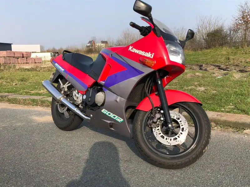 Kawasaki GPX 600 R - foto 8