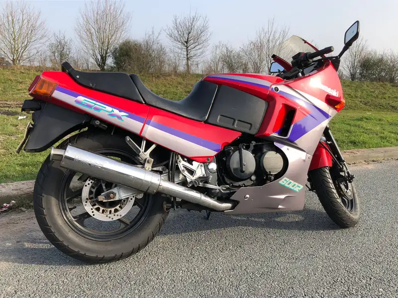 Kawasaki GPX 600 R - foto 6