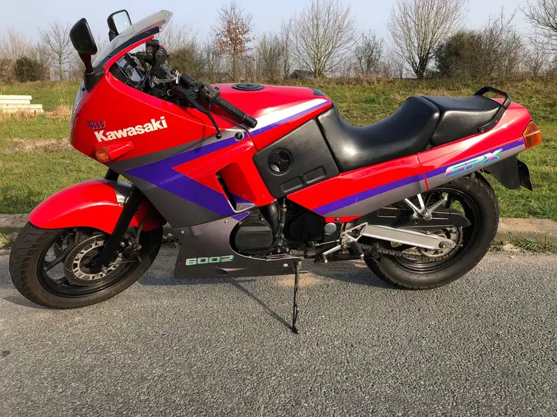Kawasaki GPX 600 R - foto 2