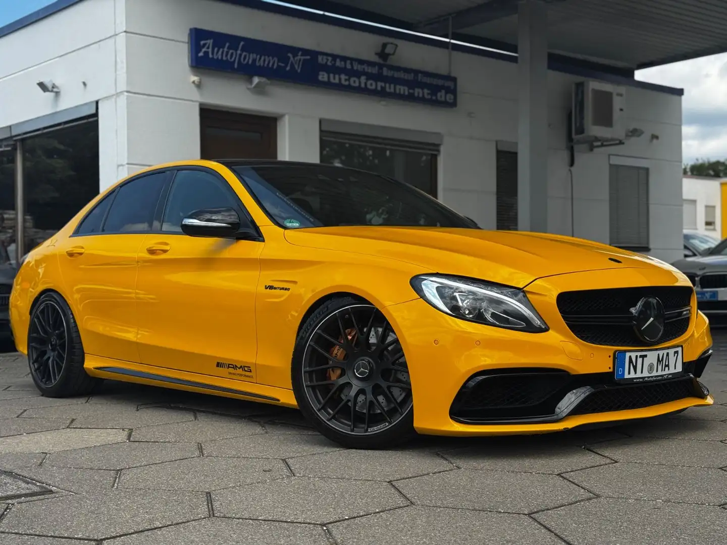 Mercedes-Benz C 63 AMG YELLOW EDITION/ACC/NIGHT PAKET Schwarz - 1