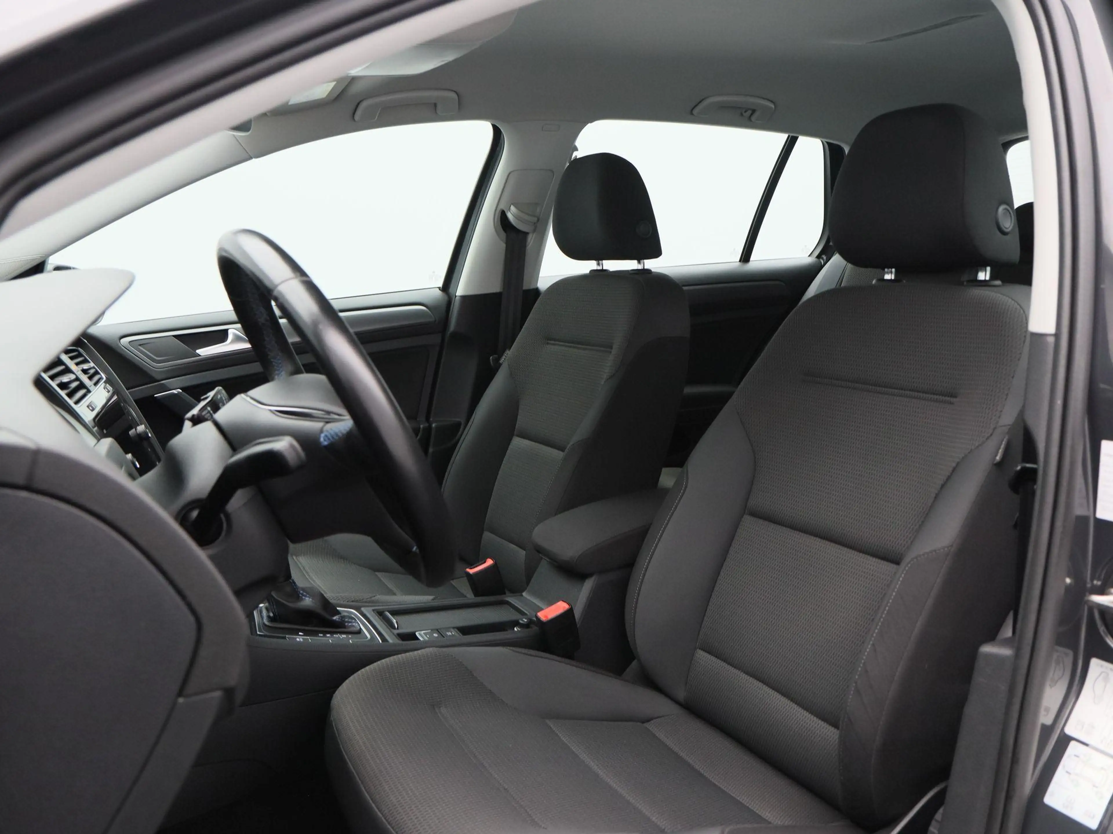 Volkswagen e-Golf E-DITION | Adaptive Cruise | Navigatie | Climate c — photo 6
