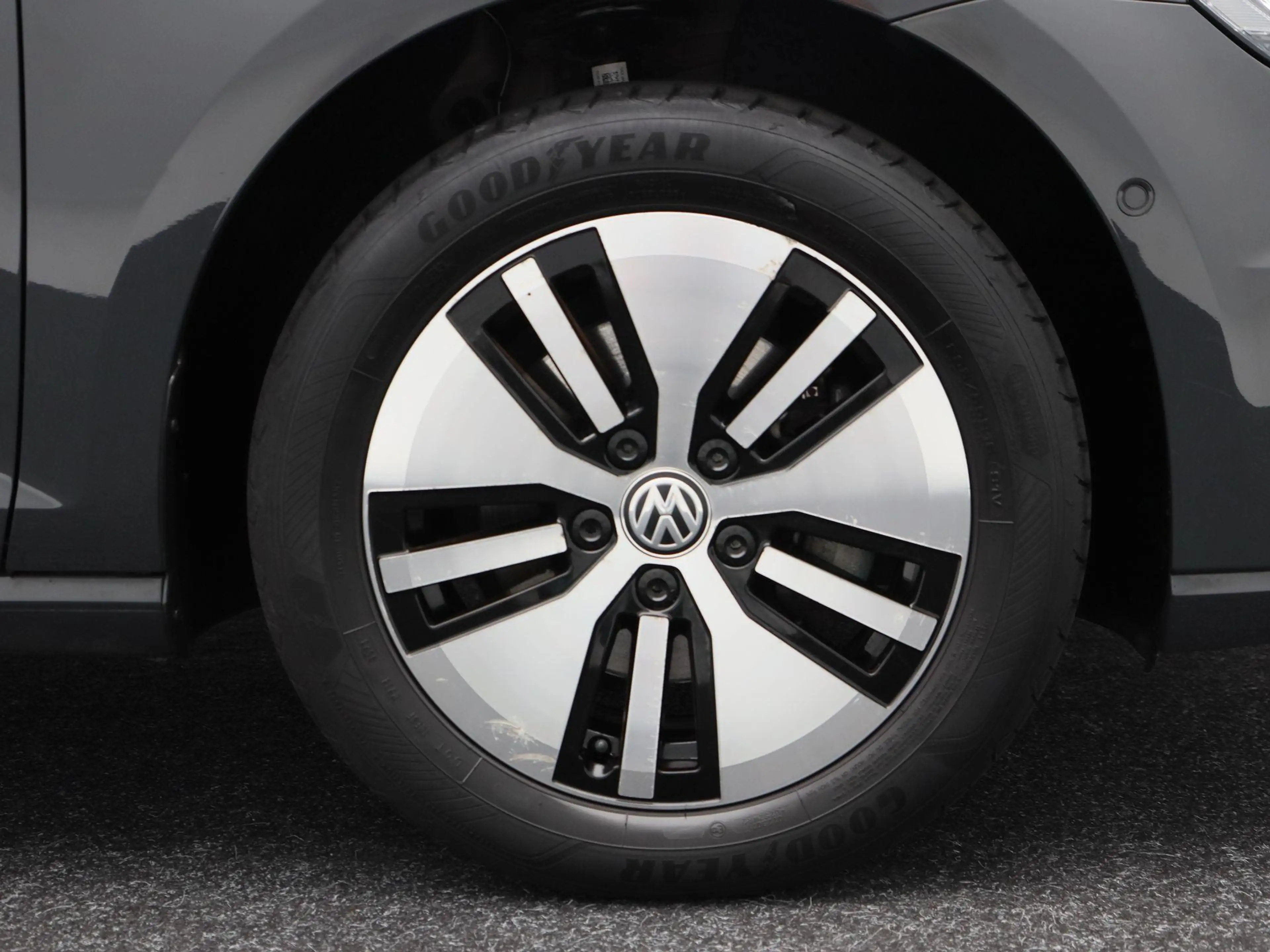Volkswagen e-Golf E-DITION | Adaptive Cruise | Navigatie | Climate c — photo 15