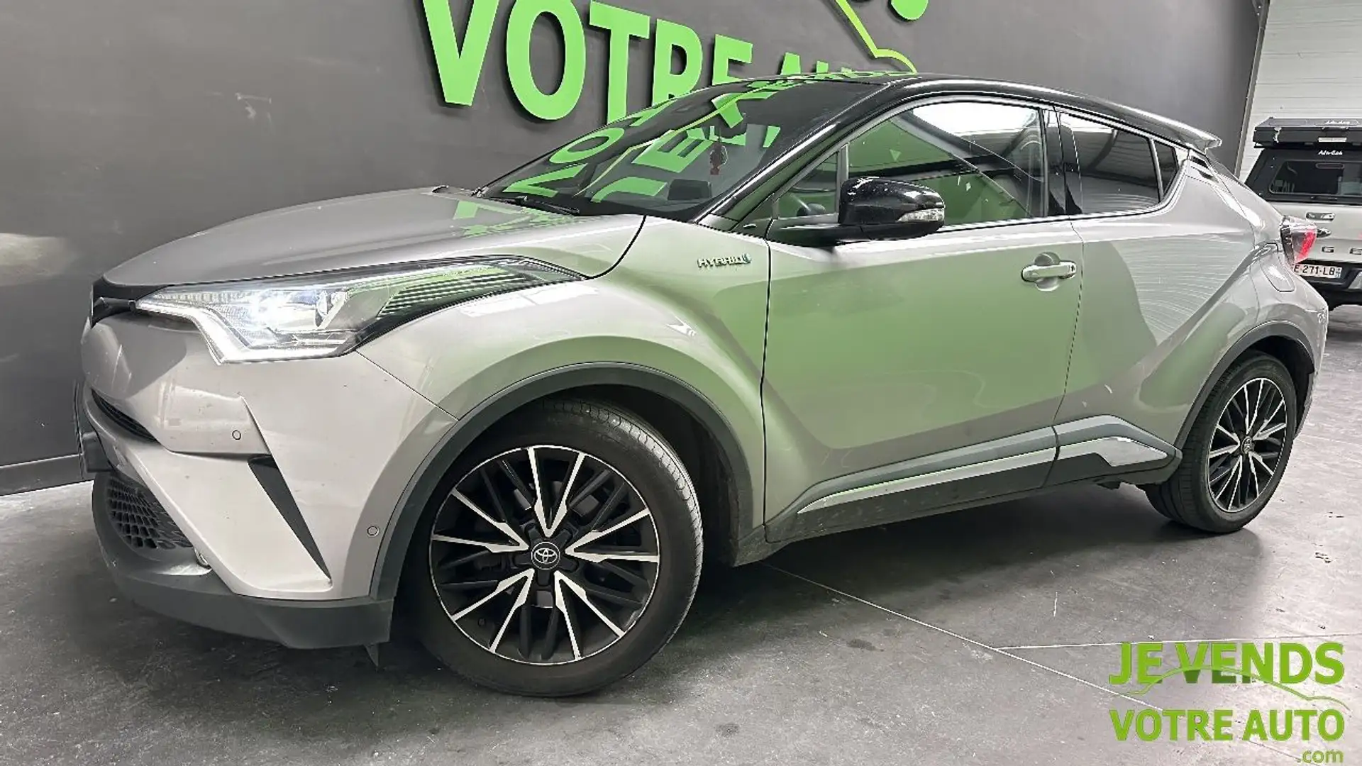 Toyota C-HR I 1.8 VVT-i 16V 122 HSD Hybrid 2WD CVT 99 cv Boîte auto Grau - 1