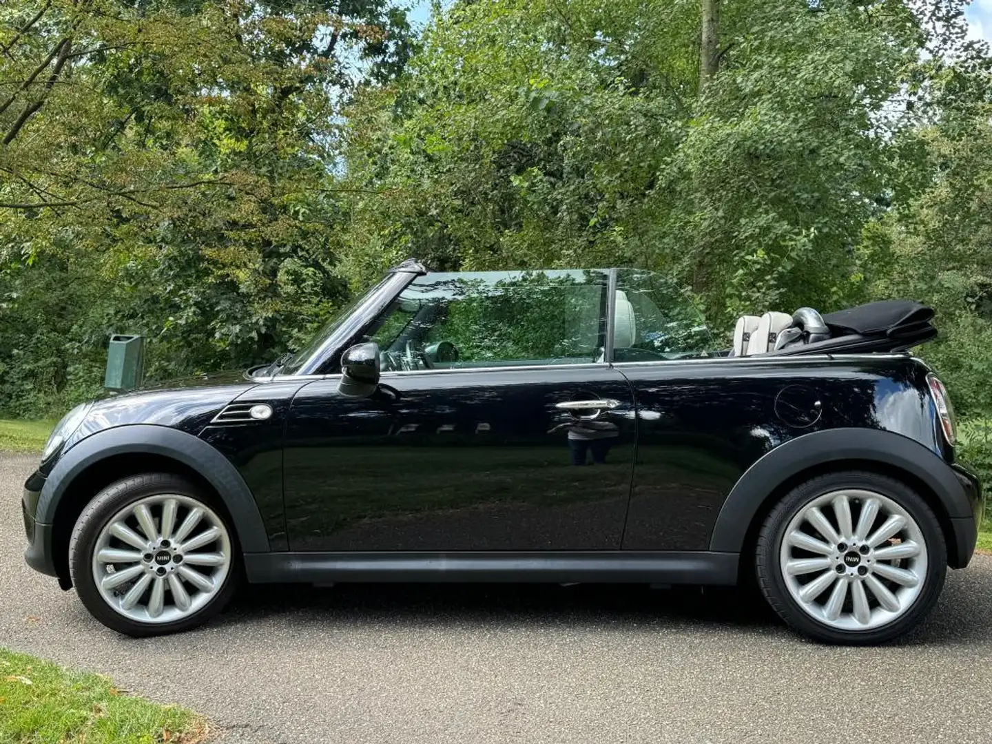 MINI Cooper Cabrio chili uitvoering, leder,navi,nieuwe APK Noir - 2