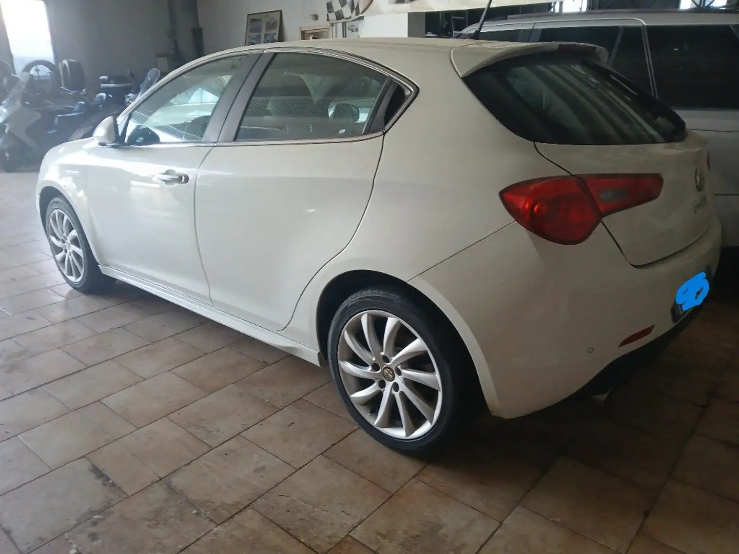 Alfa Romeo Giulietta 2.0 JTDm-2 140 CV Distinctive Grijs - 1