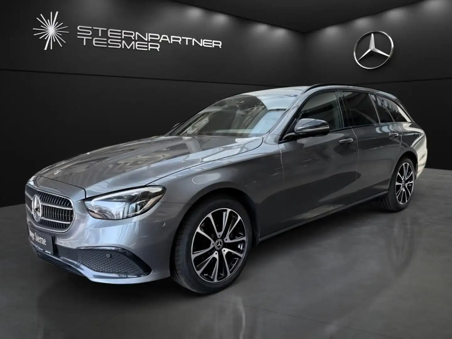 Mercedes-Benz E 300 d 4M T +AVANTGARDE+NIGHT+KAMERA+MBUX+AHK Grau - 2