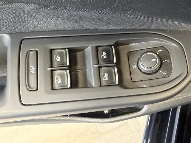 Volkswagen Golf view 18