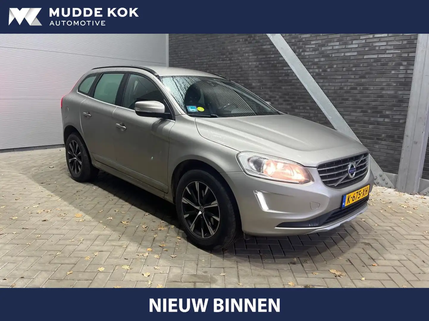 Volvo XC60 D3 Momentum | Trekhaak | Cruise Control | 18 Inch Bruin - 1