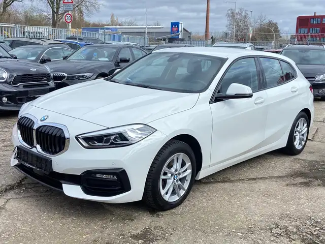 BMW 118 118 d Sport Line LED W-LAN NAVI LEDER SHZ PDC