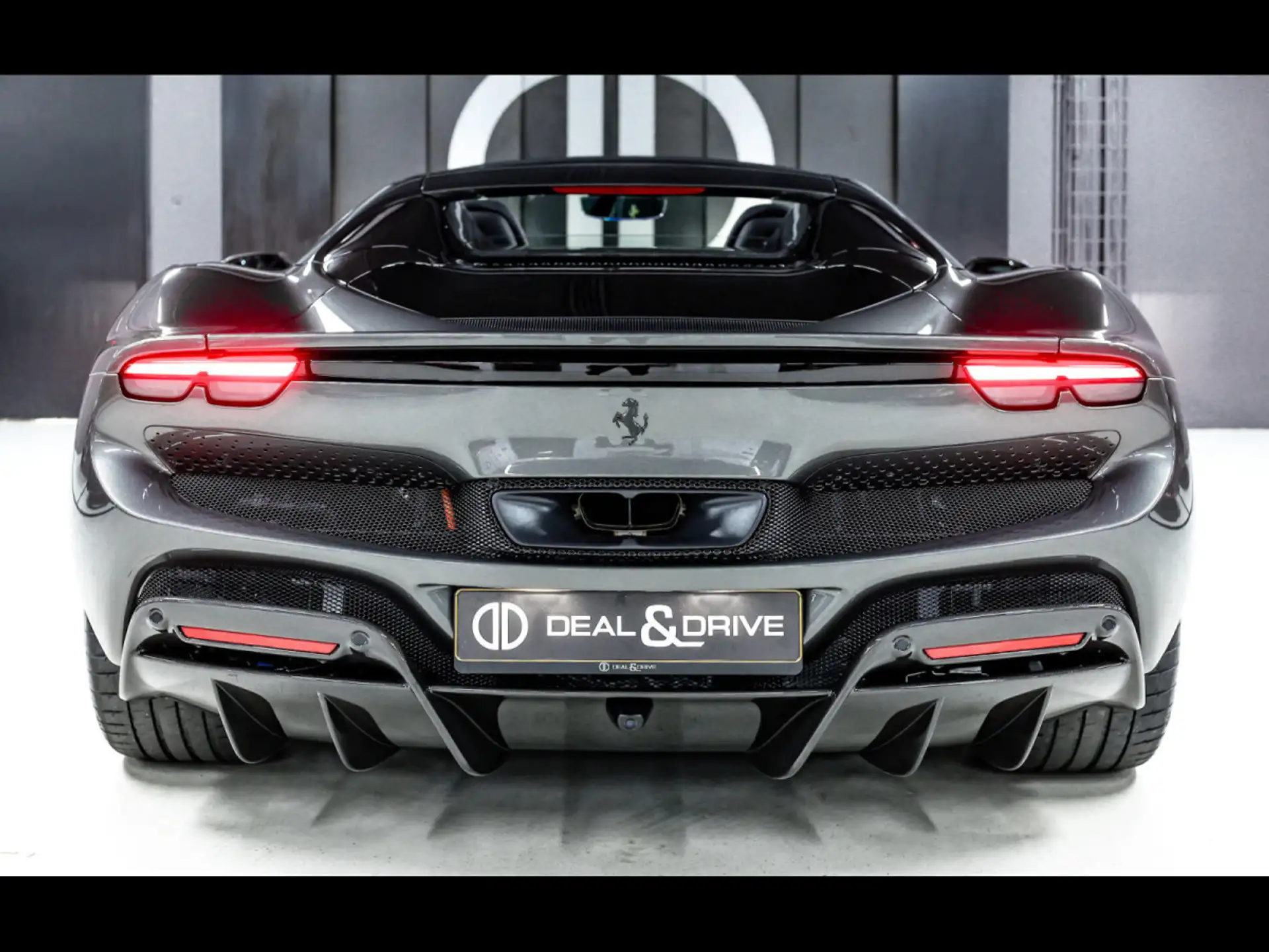 페라리 296 GTS 2024 회색 사진 4