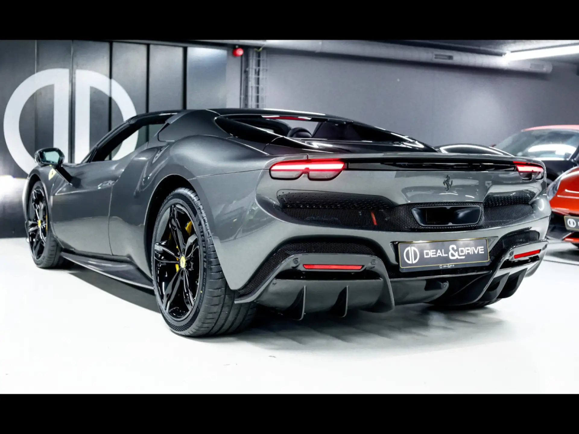 페라리 296 GTS 2024 회색 사진 3