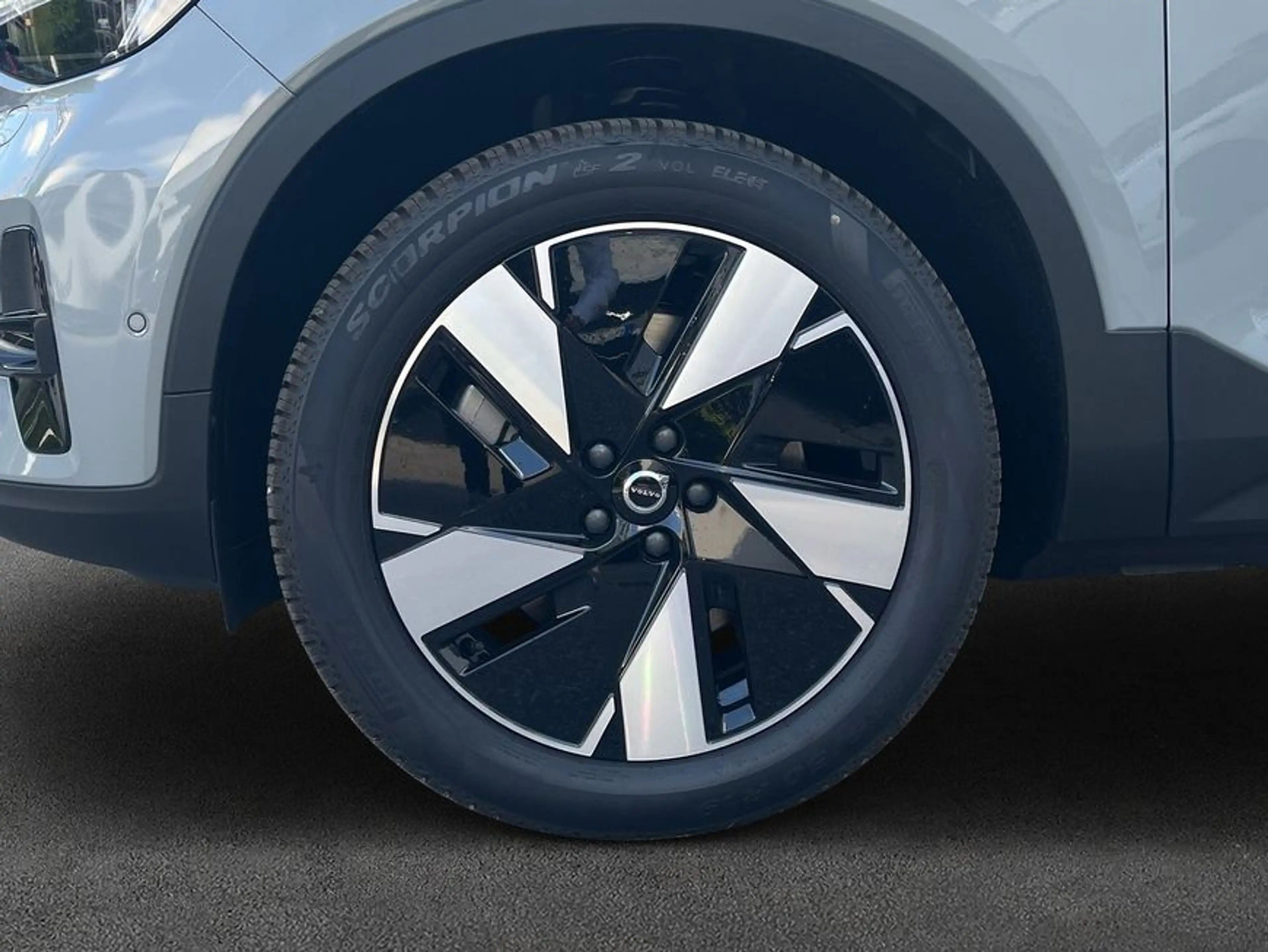 Volvo EX40 Fully Electric Single M. Extended Range RWD U — photo 8