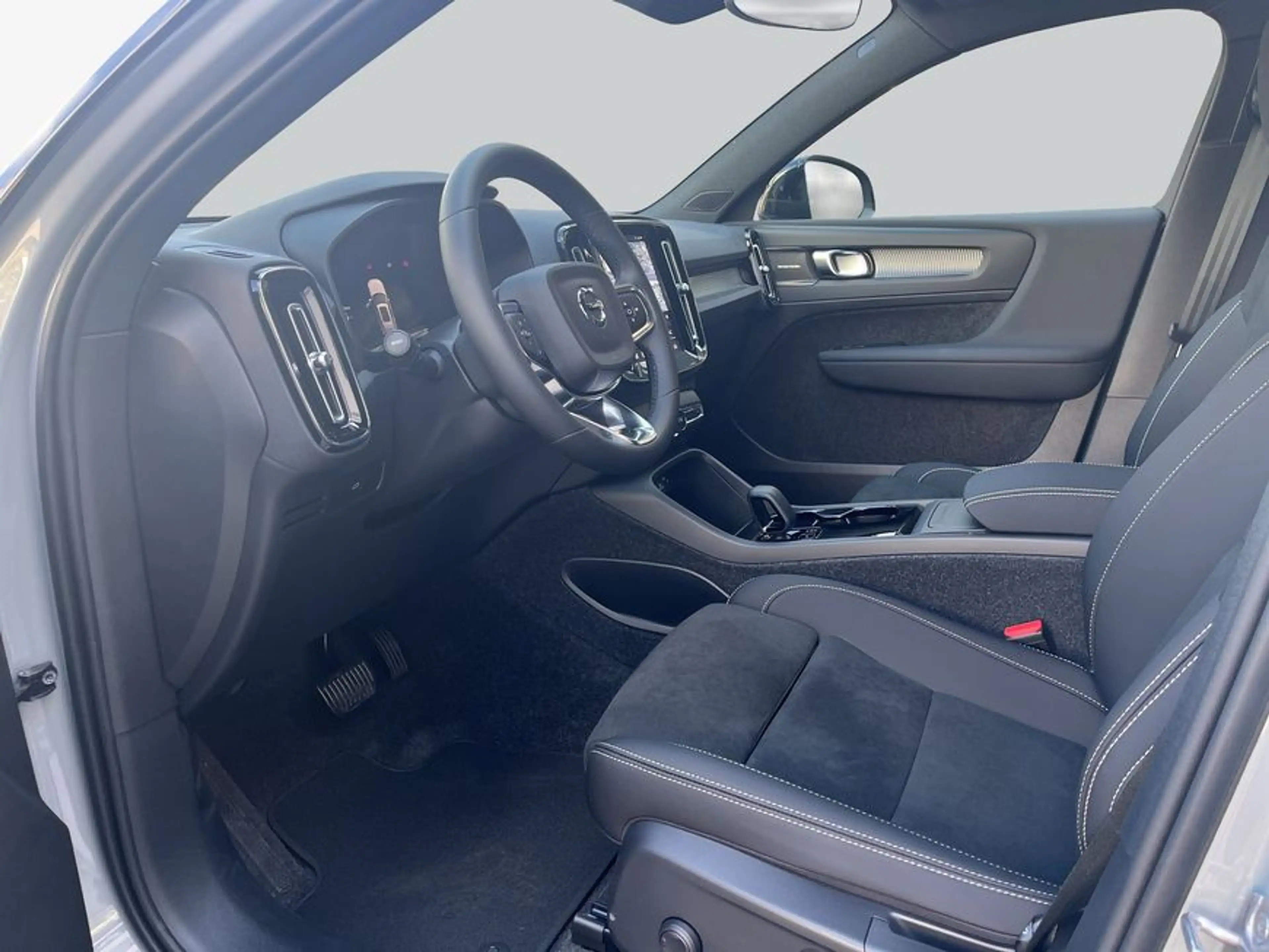 Volvo EX40 Fully Electric Single M. Extended Range RWD U — photo 10