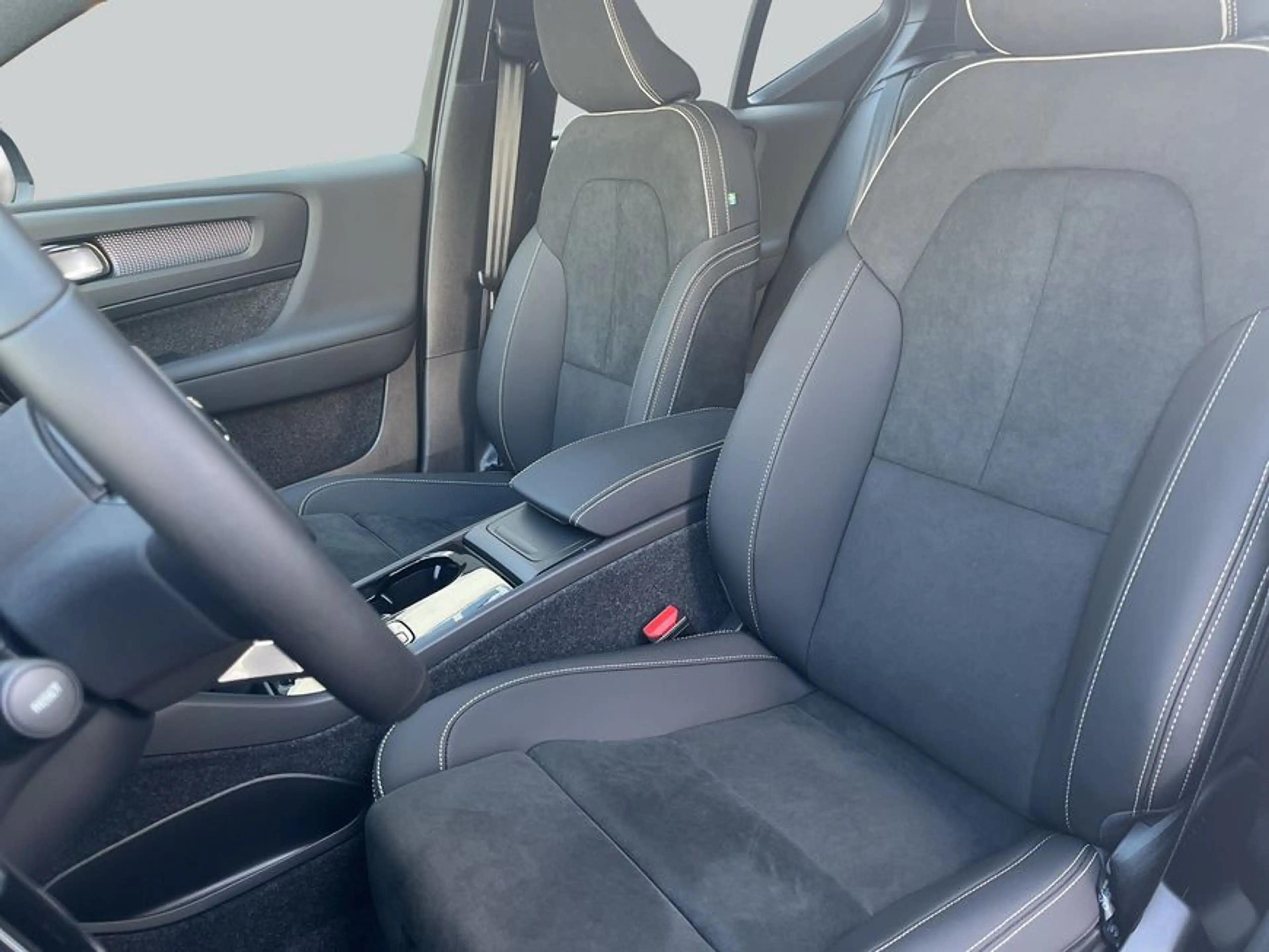 Volvo EX40 Fully Electric Single M. Extended Range RWD U — photo 11