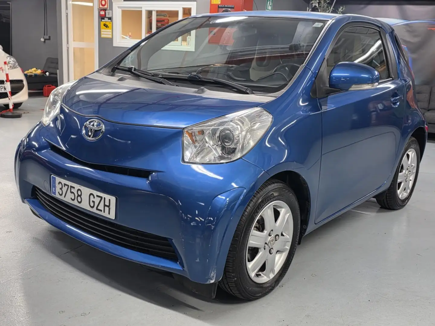 Toyota iQ 1.0 VVT-i MultiDrive - 1
