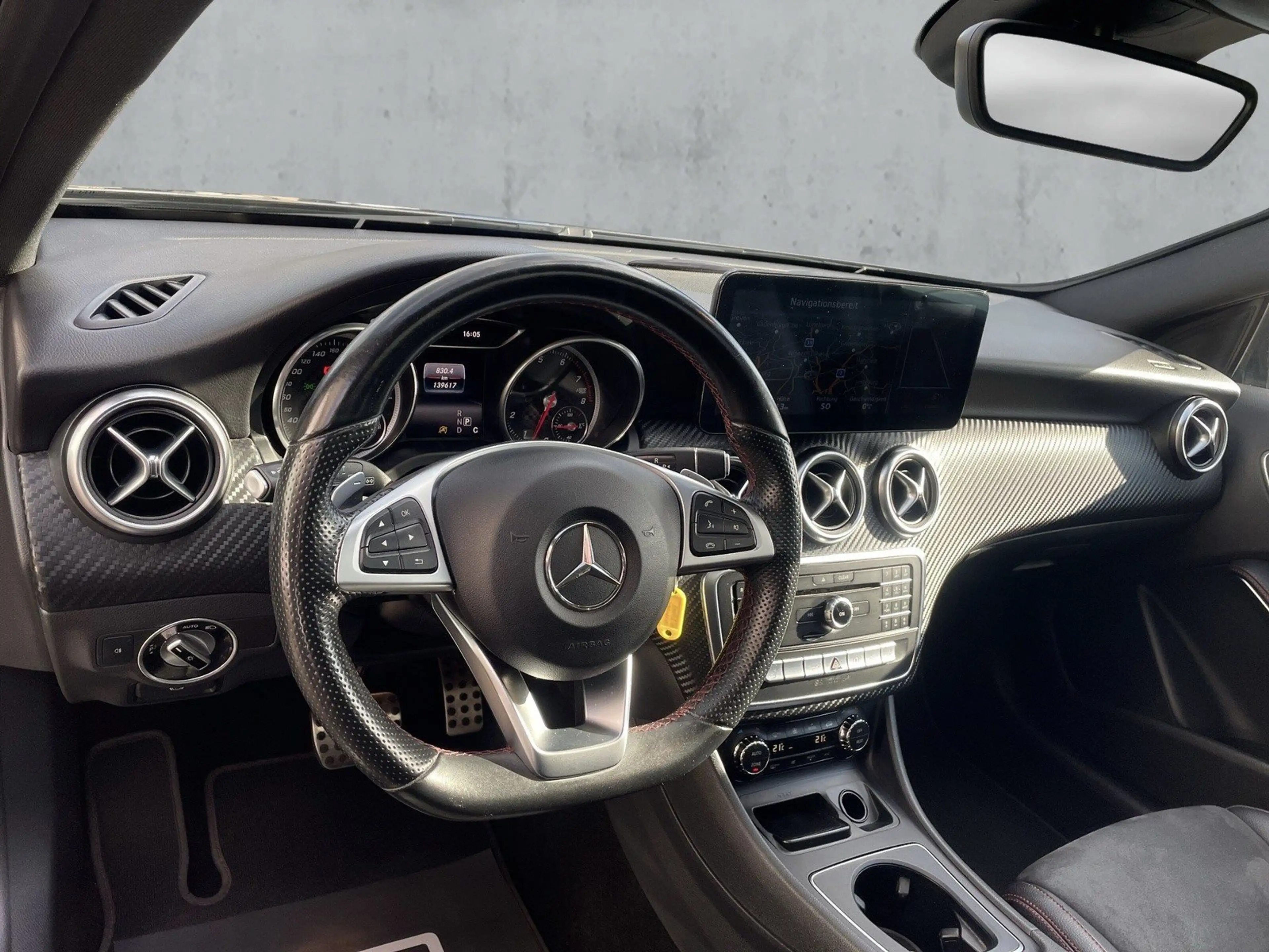 Mercedes-Benz A 250 AMG Line Pano+Night+Alcantara+LED+19° — photo 12