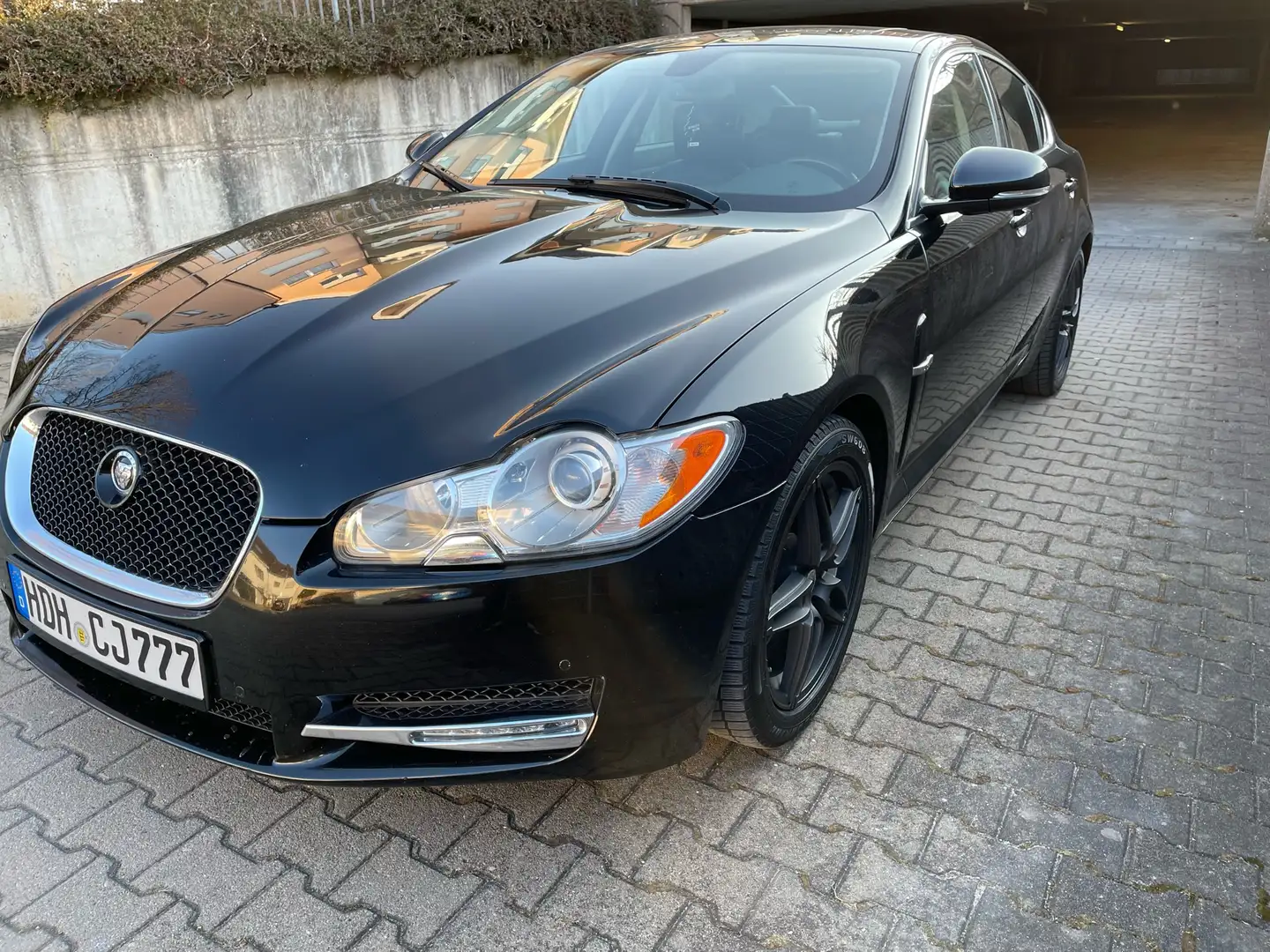 Jaguar XF 3.0 V6 Diesel Premium Luxury Schwarz - 1